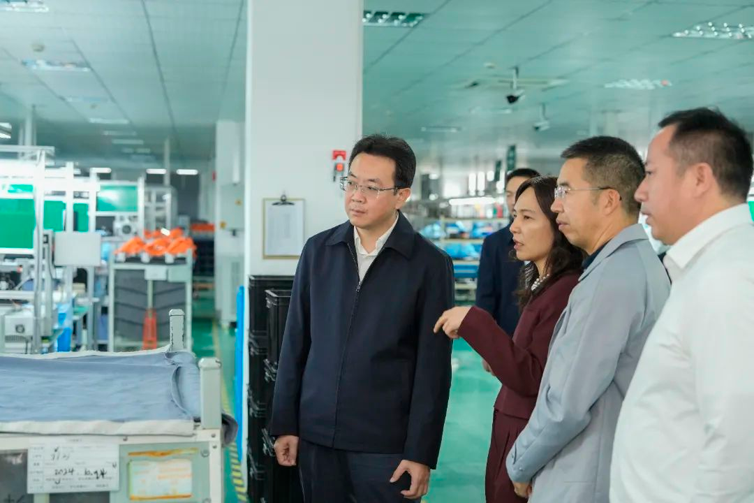 區領導走訪調研企業